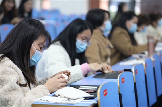 喜迎元旦，趣探非遗--开元平台开展女教职工“与传统文化同行 遗绽芳华”非遗体验活动